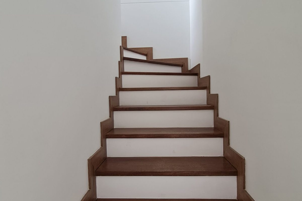 apto-2913-medellin-escaleras-antes