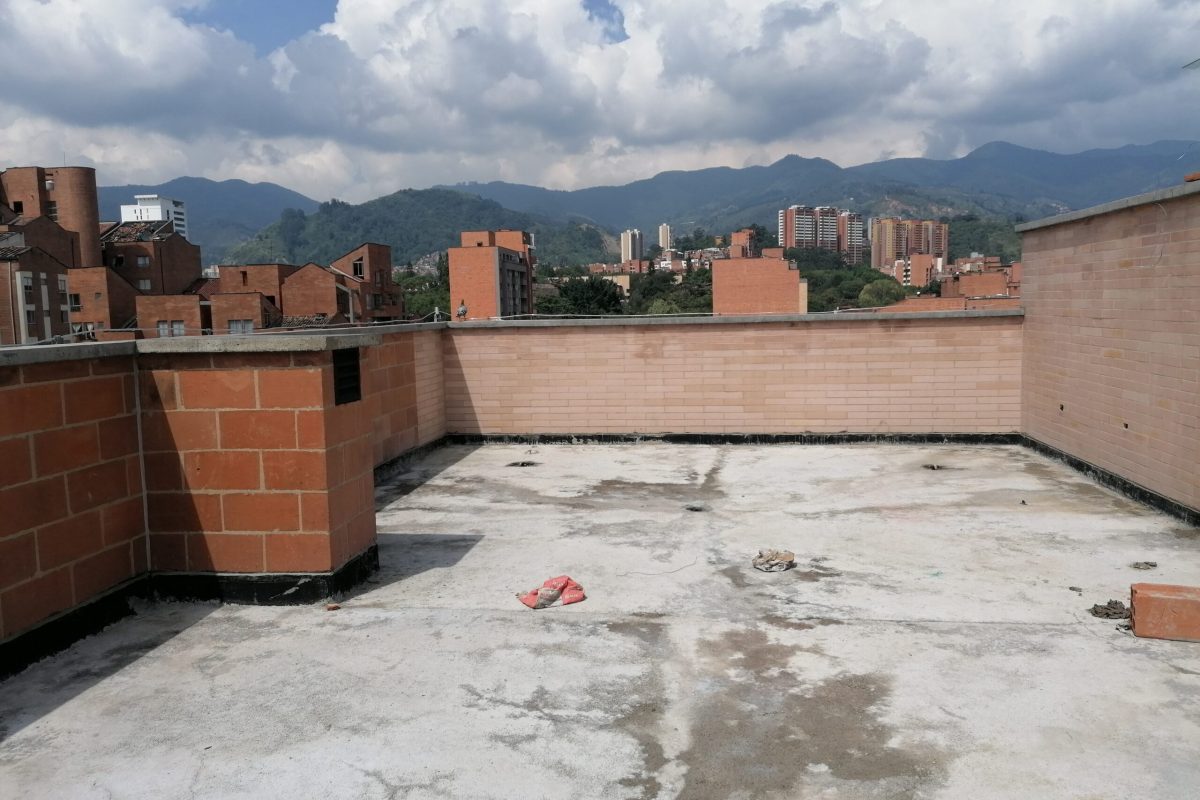 apto-802-medellin-terraza-antes