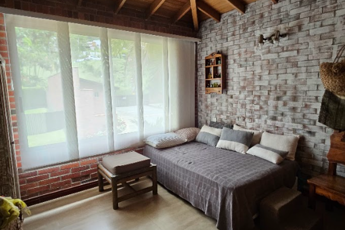 casa-cola-del-zorro-medellin-habitacion-1-antes