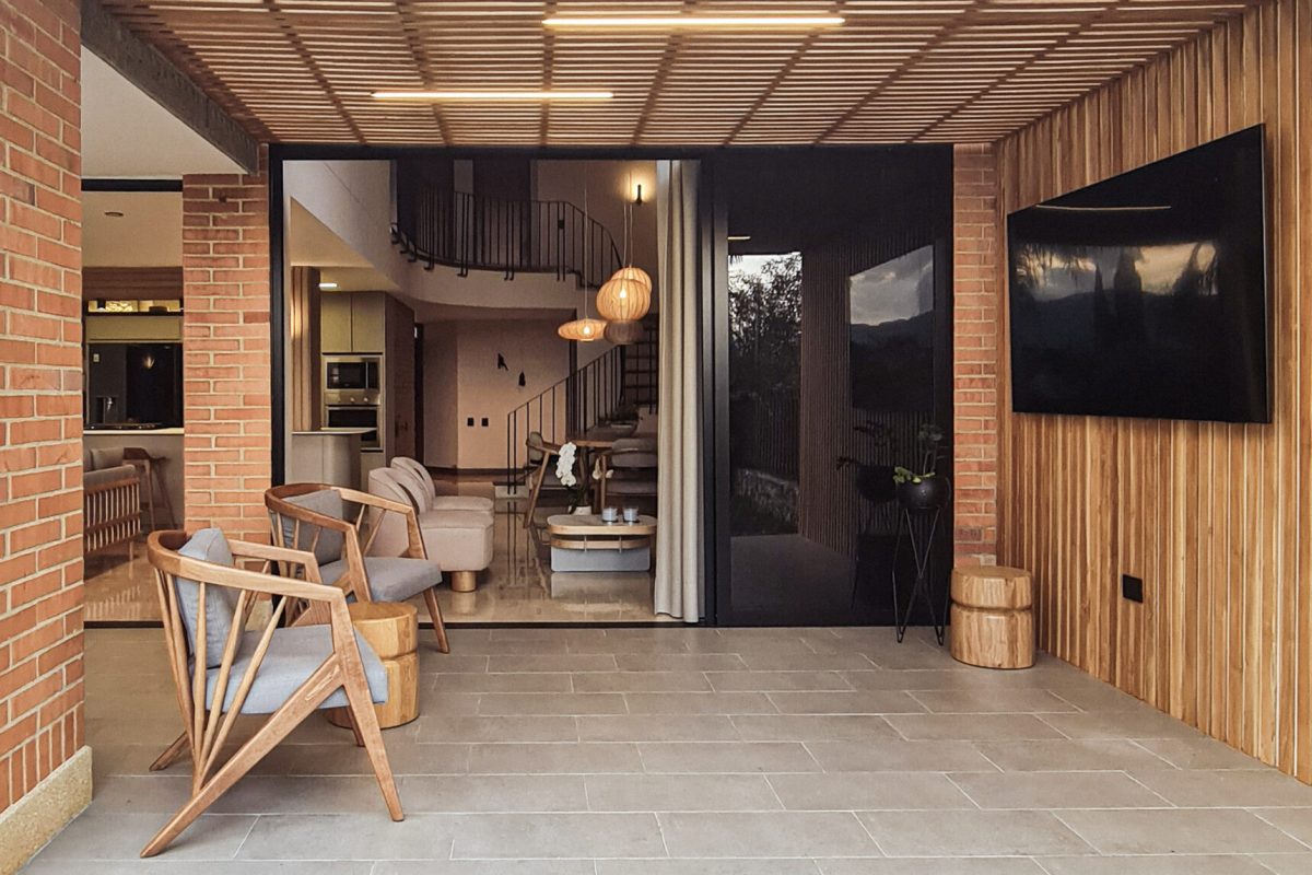 casa-los-manzanos-medellin-patio-1