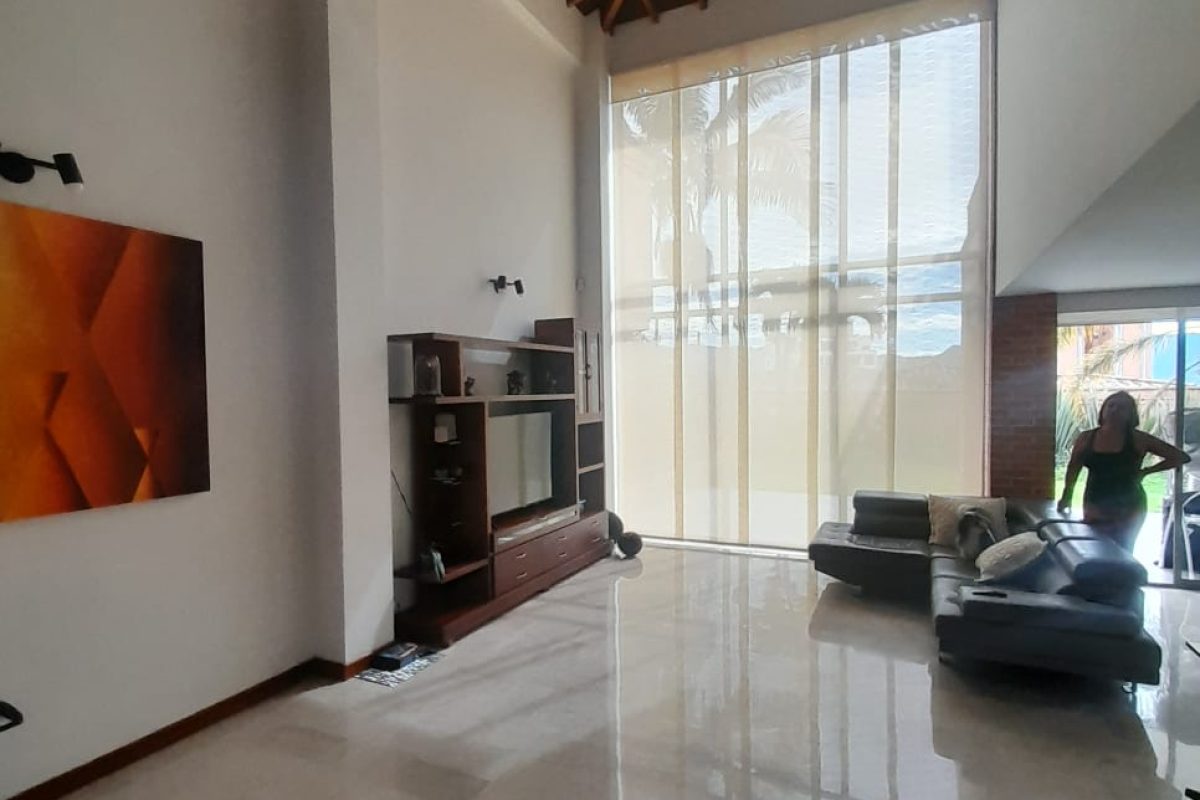 casa-los-manzanos-medellin-sala-3-antes
