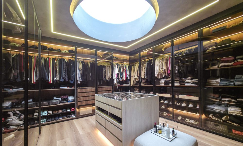 casa-montesereno-walkin-closet-2